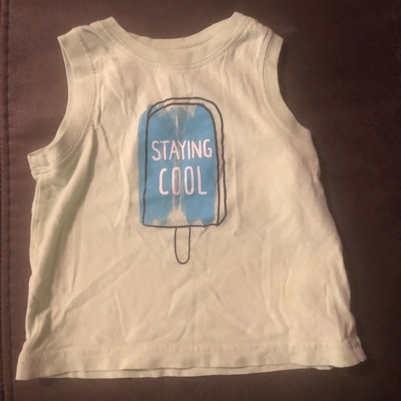 2 Sleeveless Shirts - Picture 5 of 7